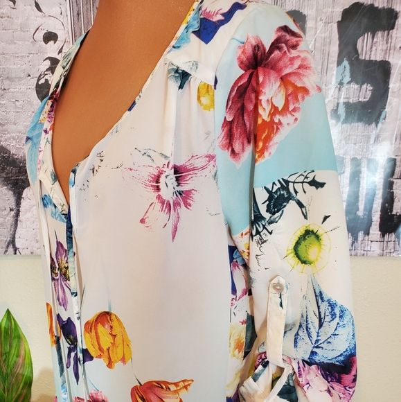 🌞 Floral Blouse - Picture 3 of 4